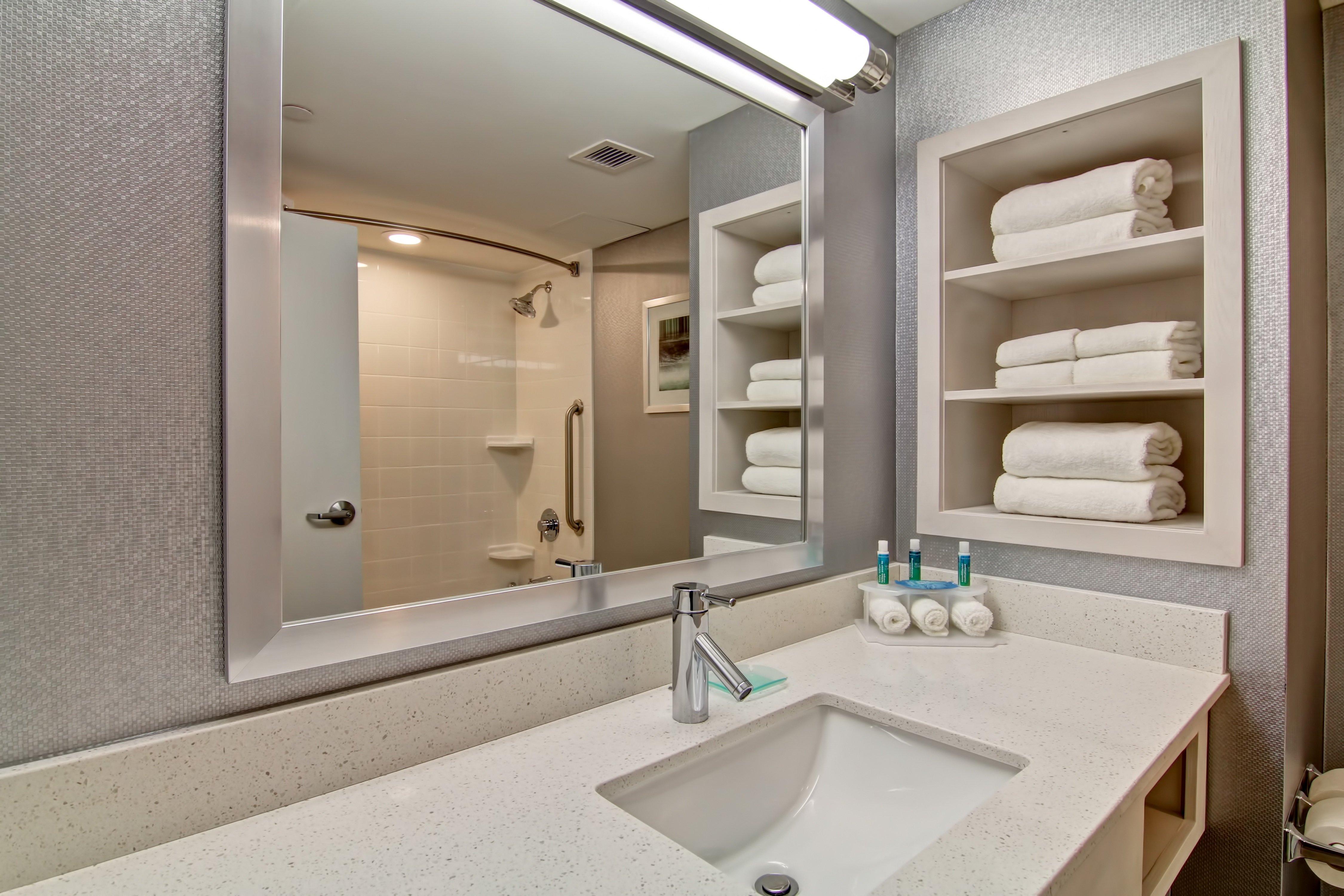 Holiday Inn Express & Suites Oshawa Downtown - Toronto Area By Ihg Eksteriør billede